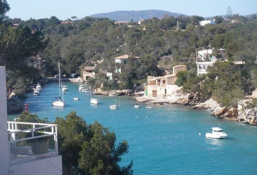 هتل Hostal Can Jordi