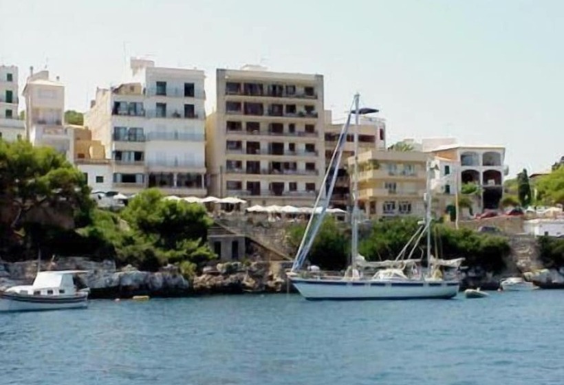 هتل Hostal Can Jordi