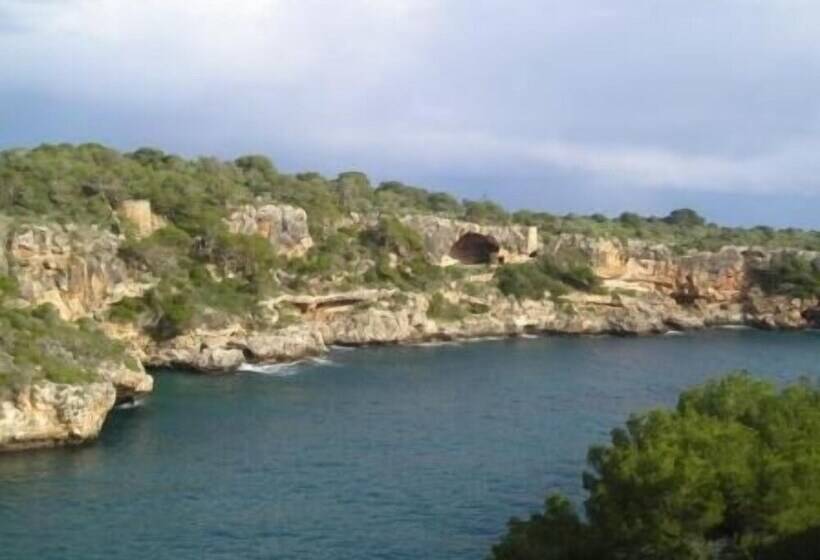 هتل Hostal Can Jordi