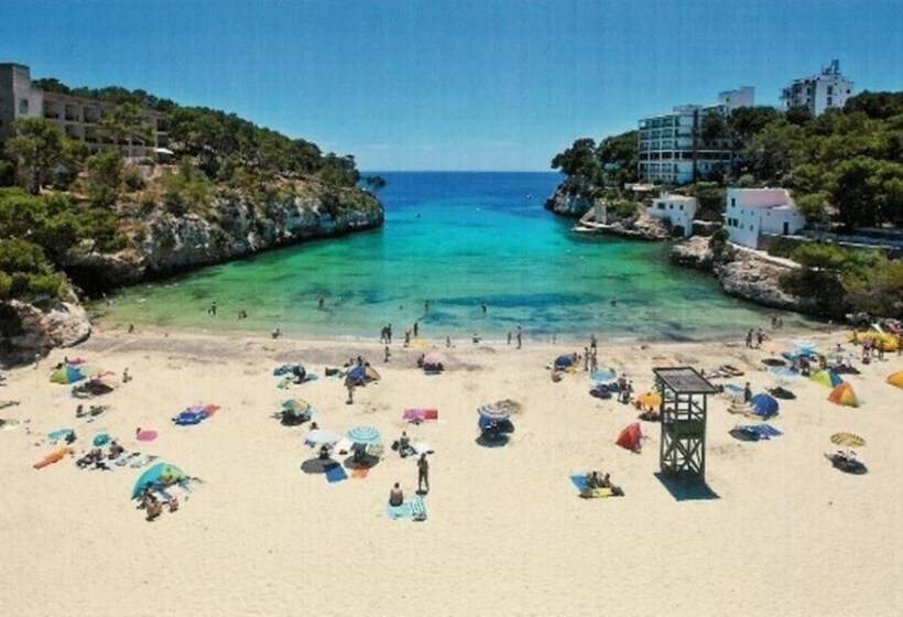 هتل Hostal Can Jordi