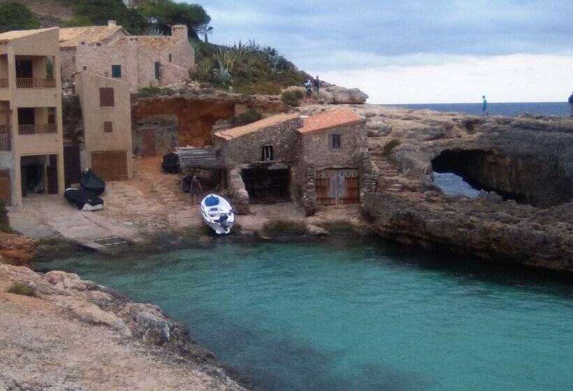 هتل Hostal Can Jordi