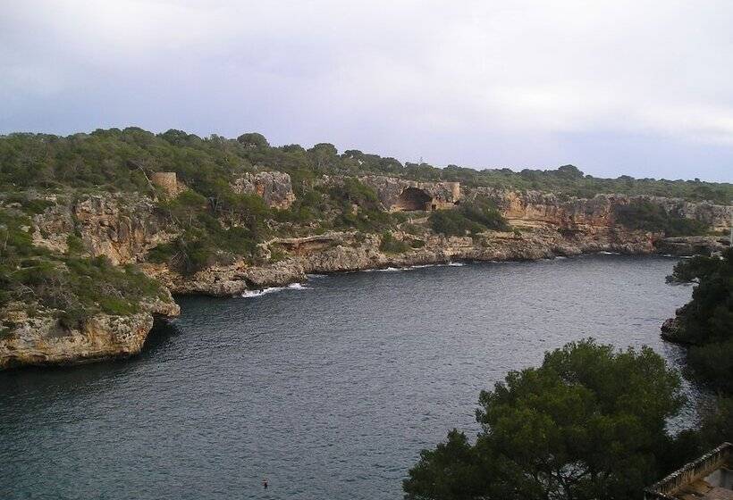 هتل Hostal Can Jordi