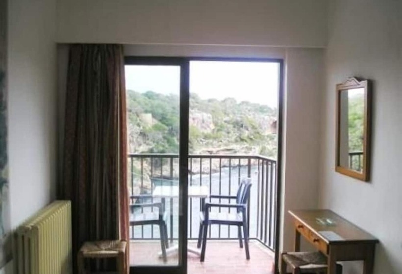 هتل Hostal Can Jordi