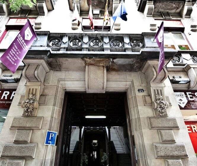 Отель Hostal Girona