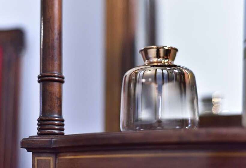 Отель Hostal Girona