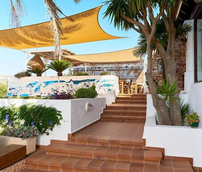 هتل Hostal Illes Pitiüses