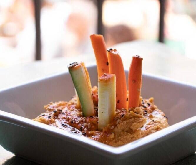 هتل Hostal Illes Pitiüses