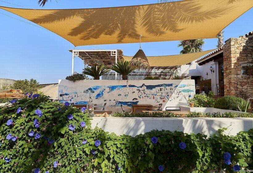 هتل Hostal Illes Pitiüses