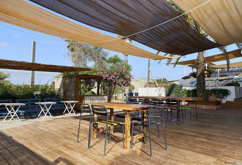 هتل Hostal Illes Pitiüses