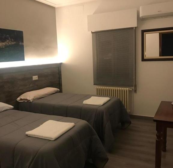 فندق Hostal Imperio