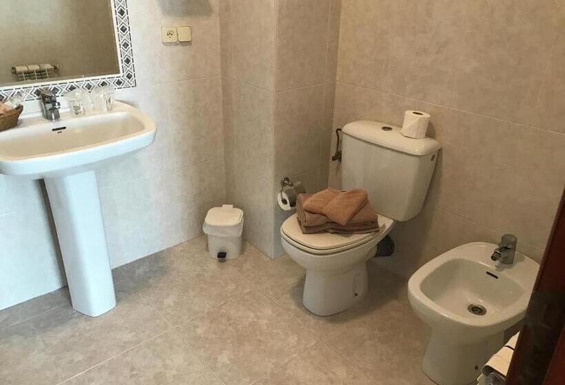 هتل Hostal La Frontera