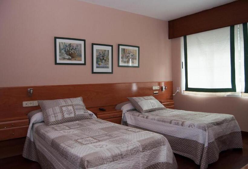 هتل Hostal La Frontera