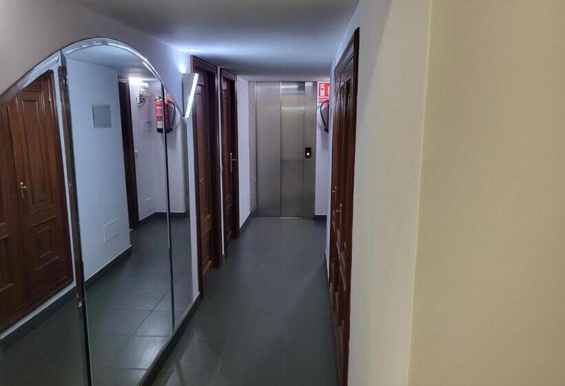 هتل Hostal La Frontera