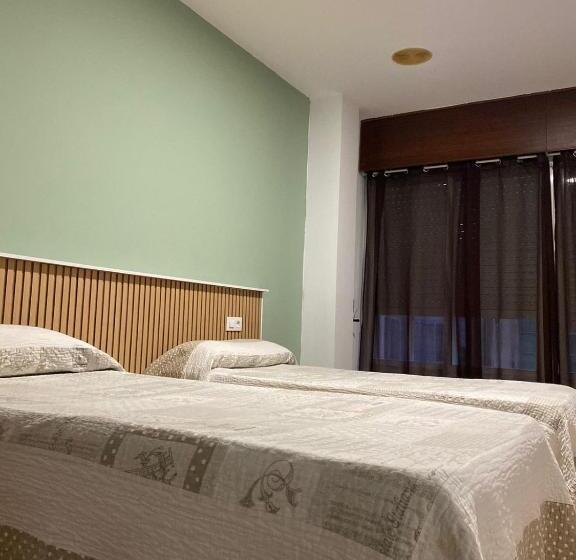 هتل Hostal La Frontera