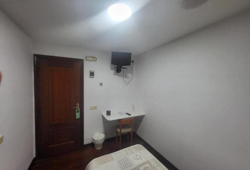 هتل Hostal La Frontera