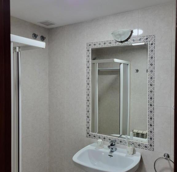 هتل Hostal La Frontera