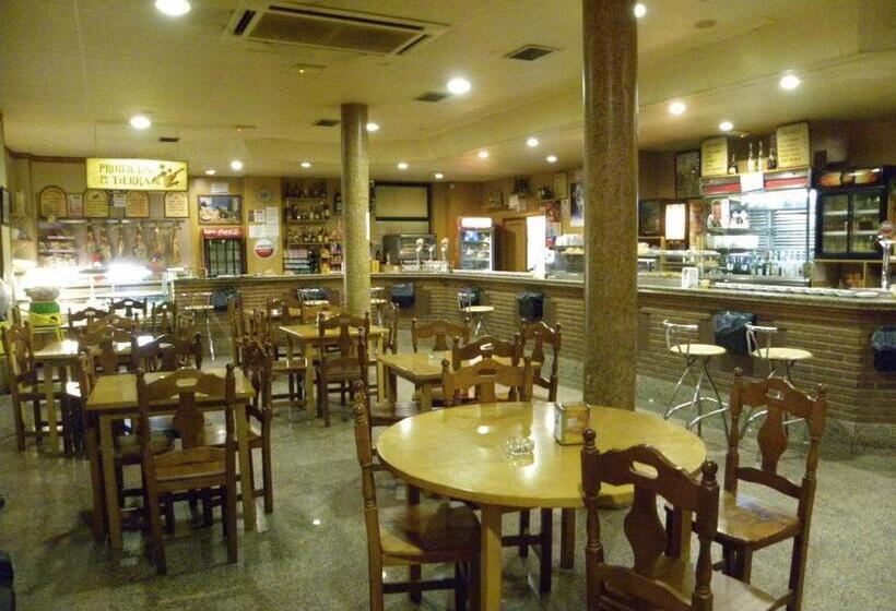 فندق Hostal Las Fuentes