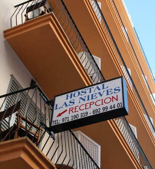 هتل Hostal Las Nieves