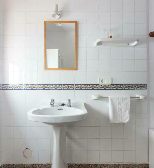 هتل Hostal Las Nieves