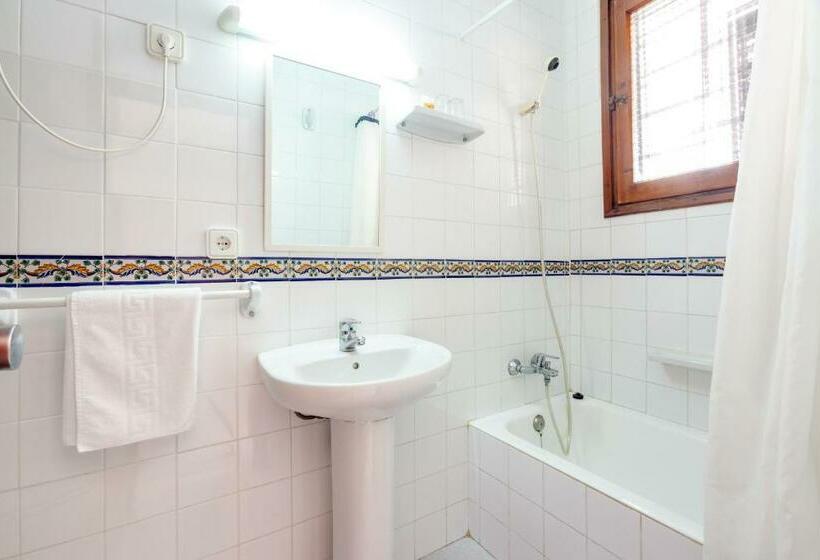 هتل Hostal Las Nieves