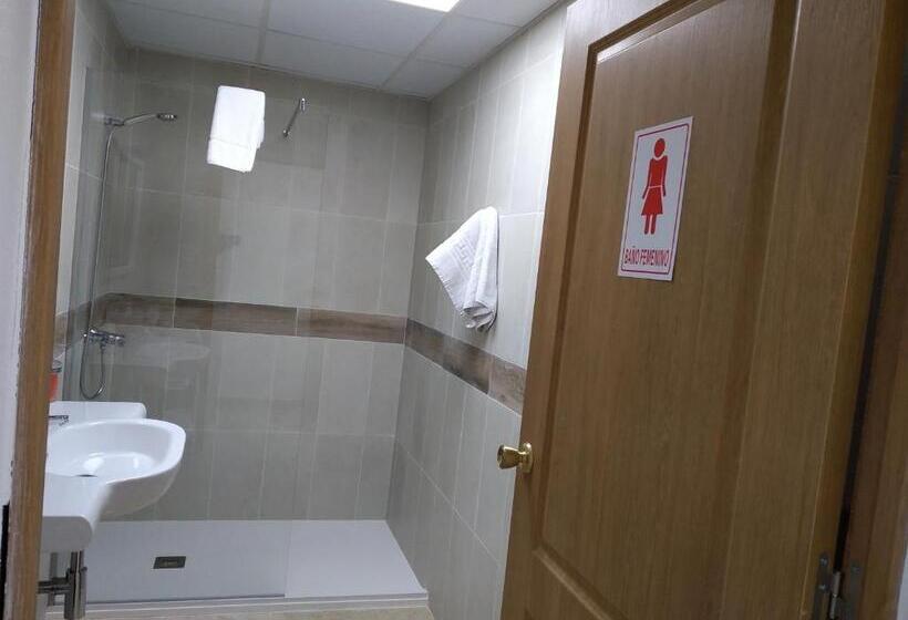 호텔 Hostal Leo D Or