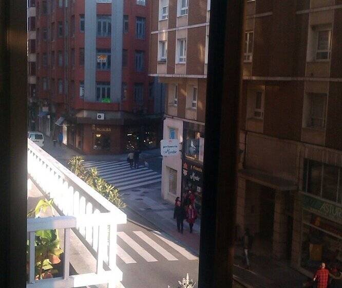 هتل Hostal álvarez