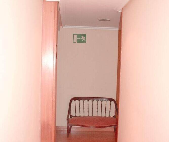 هتل Hostal álvarez