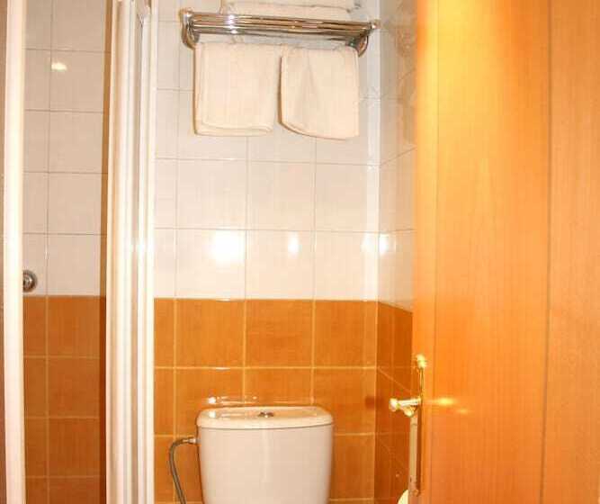 هتل Hostal álvarez