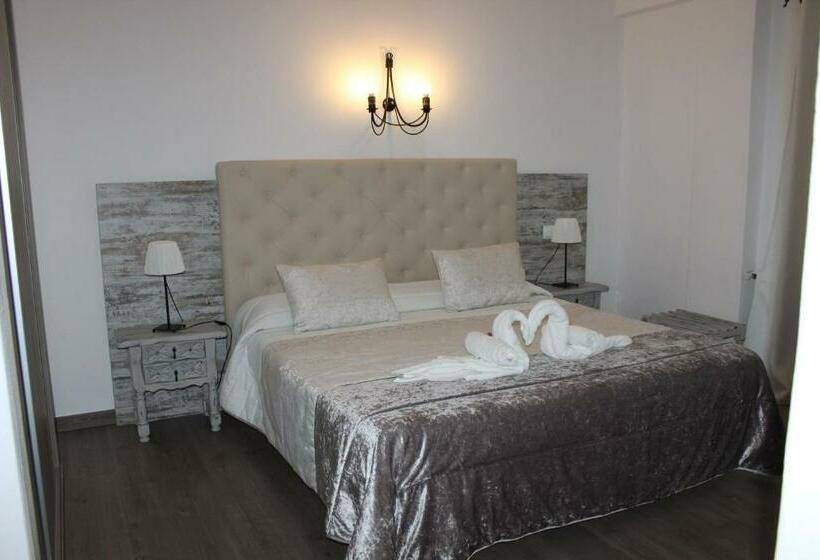 هتل Boutique Hostal Mistral