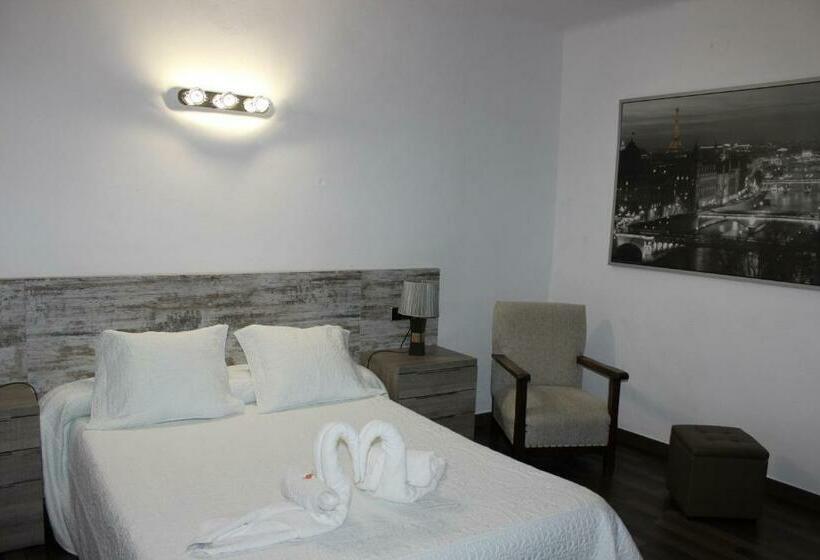 هتل Boutique Hostal Mistral