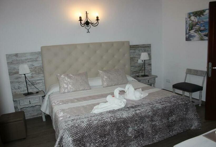 هتل Boutique Hostal Mistral
