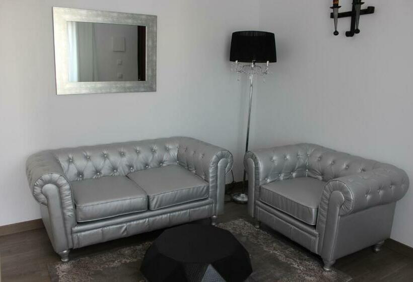 هتل Boutique Hostal Mistral