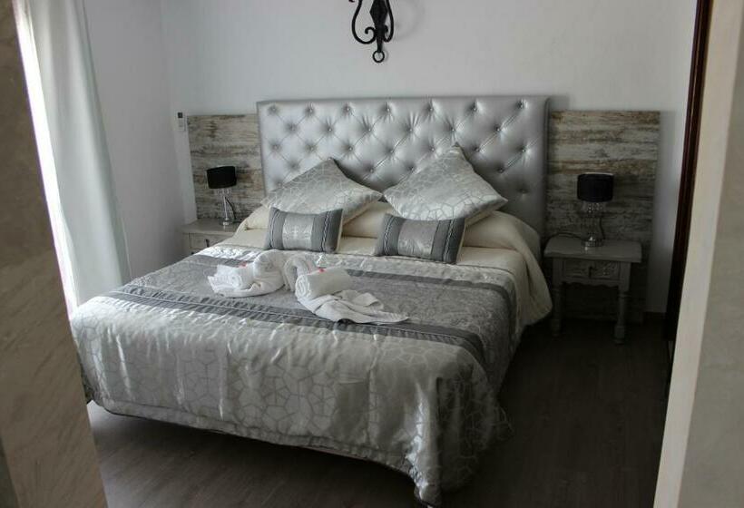 هتل Boutique Hostal Mistral
