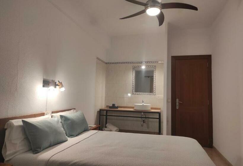 فندق Hostal Nadal