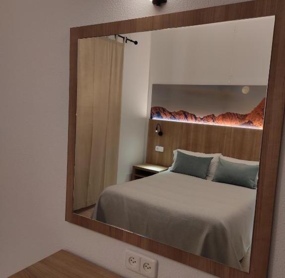 فندق Hostal Nadal