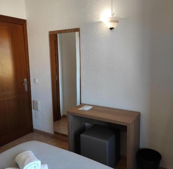 فندق Hostal Nadal