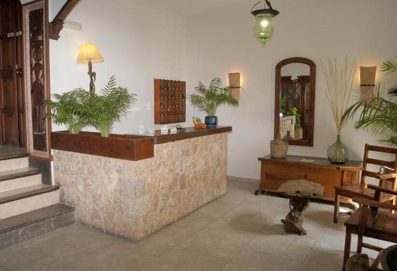 فندق Hostal Nadal