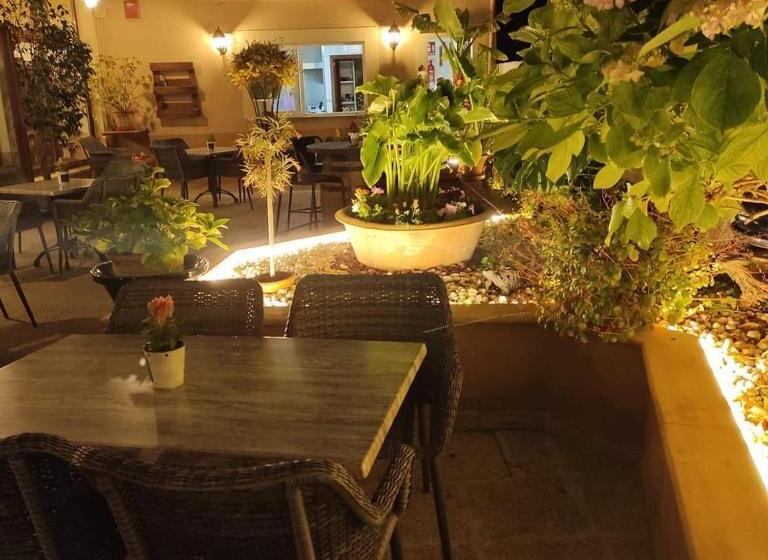 فندق Hostal Nadal