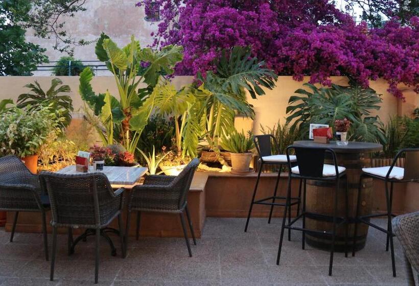 فندق Hostal Nadal