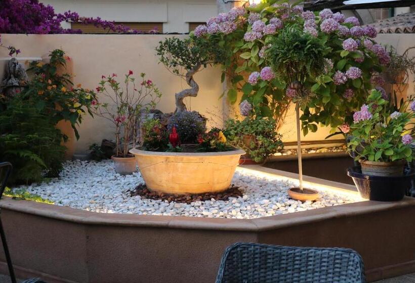 فندق Hostal Nadal