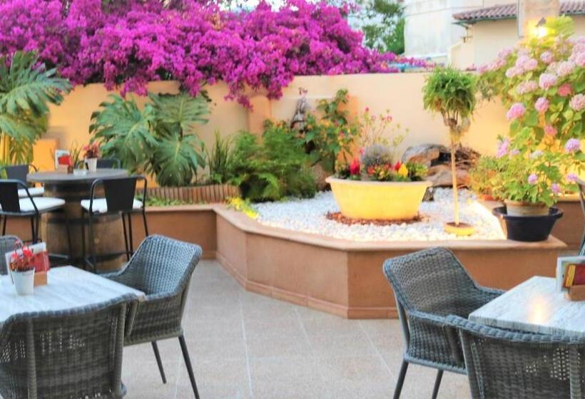 בית מלון כפרי Hostal Nadal