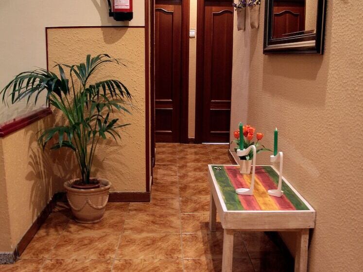 هتل Hostal Pachin