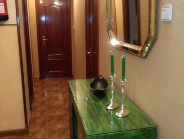 هتل Hostal Pachin