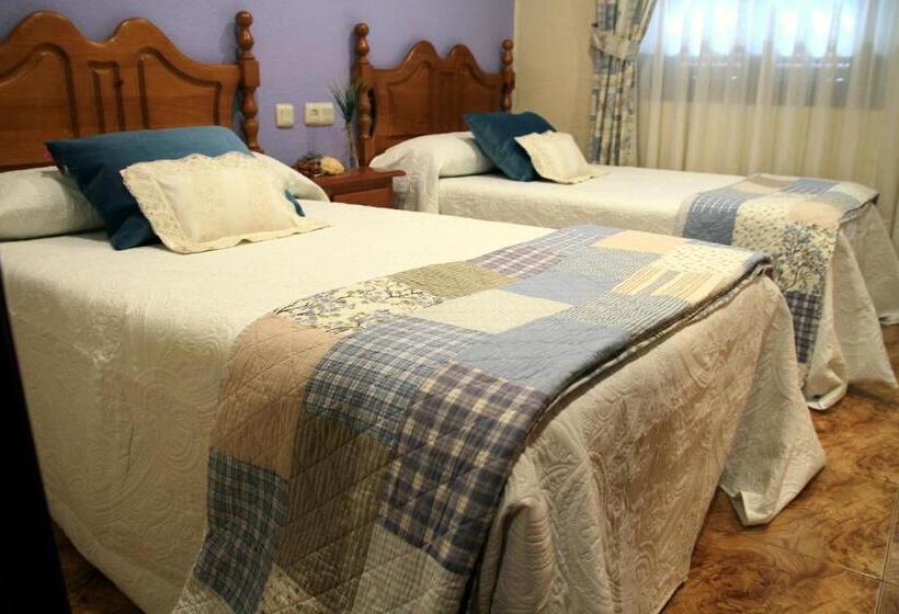 هتل Hostal Pachin