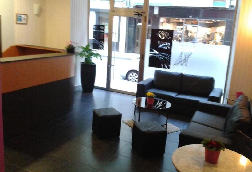 هتل Hostal Pachin