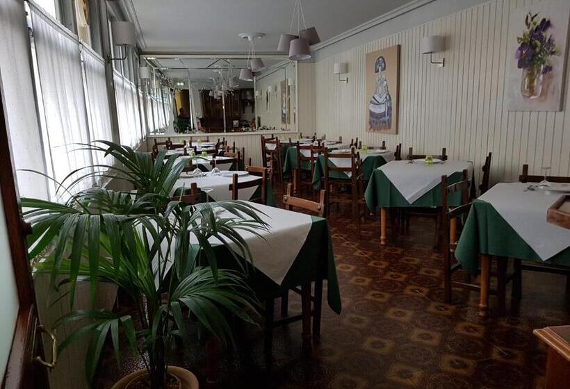 هتل Hostal Pachin