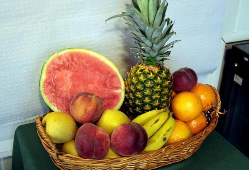 هتل Hostal Pachin