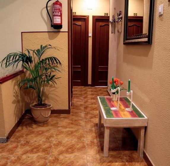 هتل Hostal Pachin