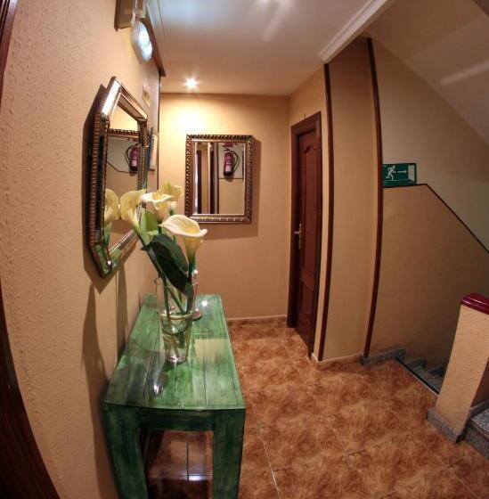 هتل Hostal Pachin