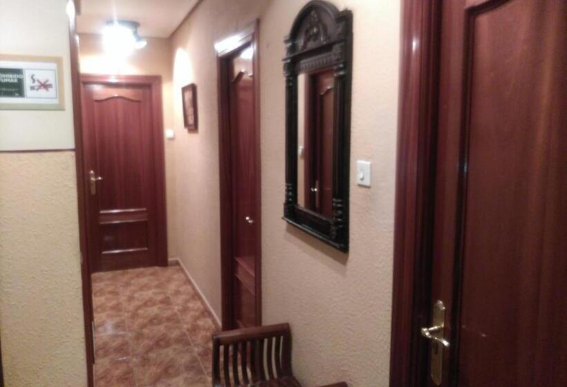 هتل Hostal Pachin